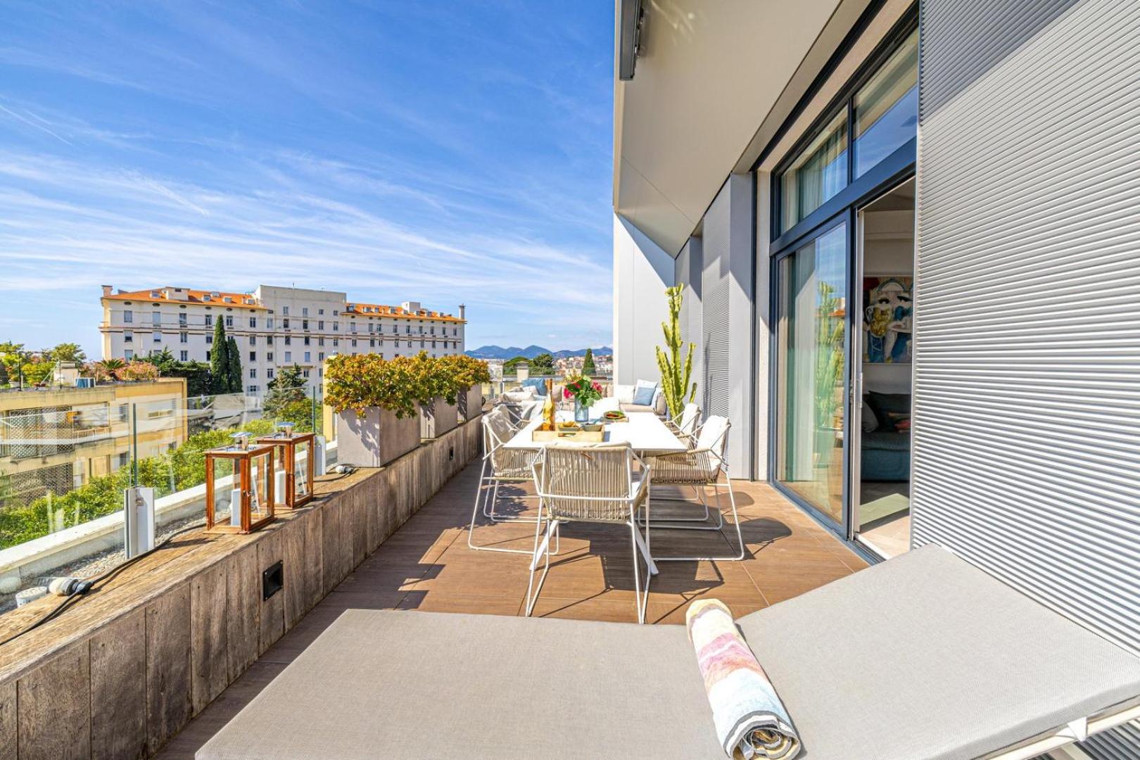 Appartement Le Boreal Penthouse Avec Terrasse Et Vue Panoramique Spectaculaire Sur La Ville Cannes